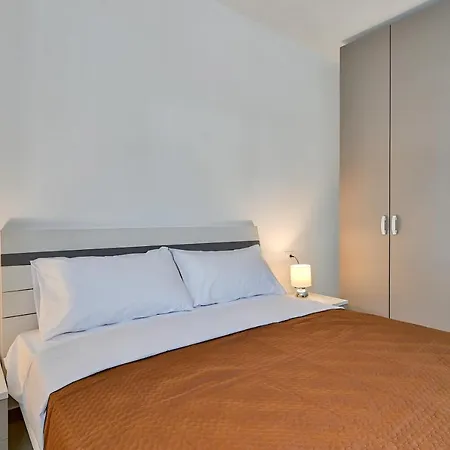 Apartment Black *